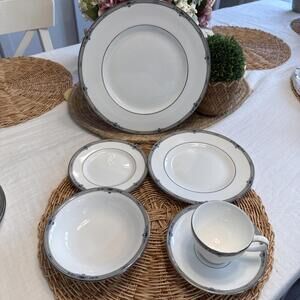 Wedgwood Amherst Platinum Trim 6-Piece Place Setting – Multiple Sets Available